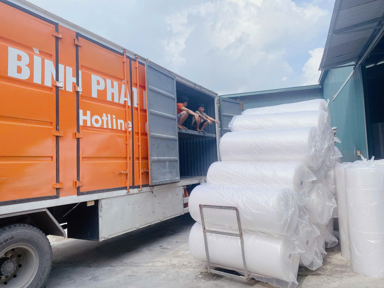 xe giao xốp nổ bọc hàng tận nơi tại Hà Nội