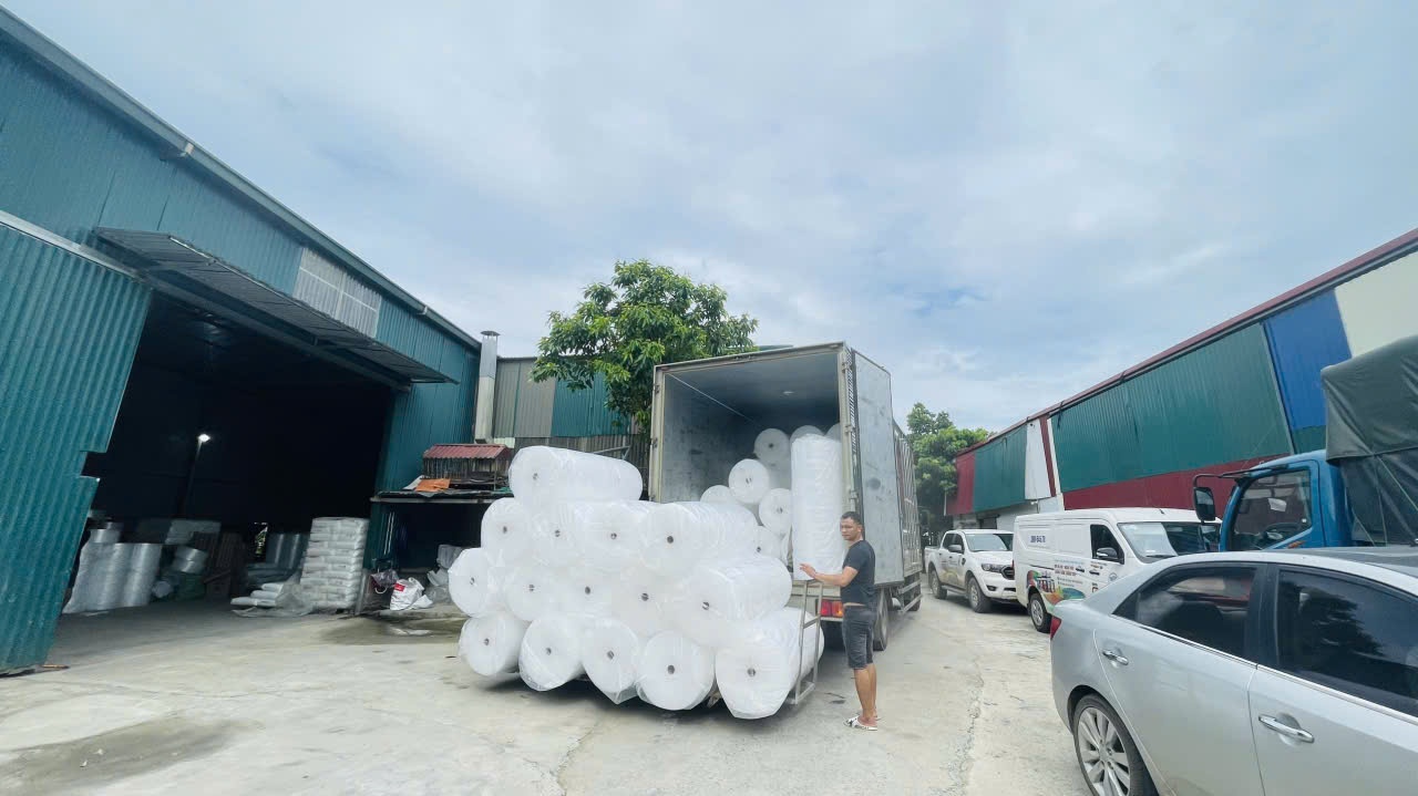 xưởng sản xuất xốp nổ của Bao Bì 247 cấp hàng cho kho và xưởng khu Minh Khai, Hai Bà Trưng