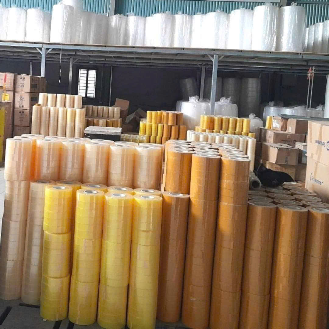 Kho băng dính đóng hàng màu vàng và màu trong tại Bao Bì 247